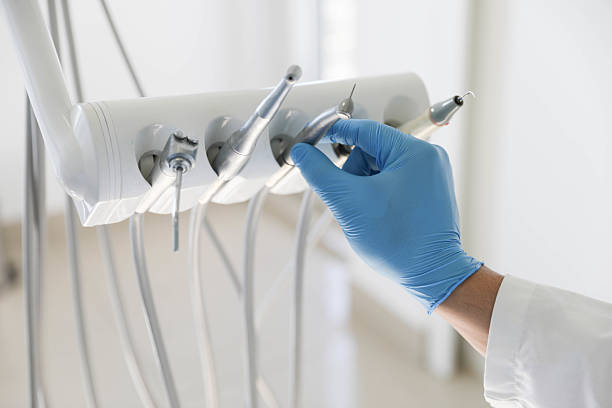 Professional Tooth Extraction technician working in Chaparral, NM